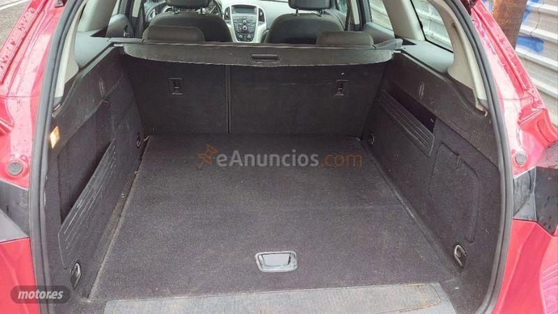 Opel Astra 1.7 CDTi 110 CV Selective ST de 2012 con 220.000 Km por 6.500 EUR. en Barcelona