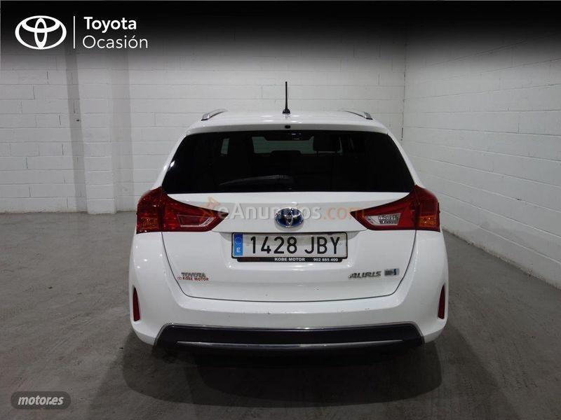 Toyota Auris 1.8 140H Active Touring Sports de 2016 con 111.610 Km por 13.500 EUR. en Madrid