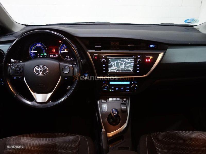Toyota Auris 1.8 140H Active Touring Sports de 2016 con 111.610 Km por 13.500 EUR. en Madrid