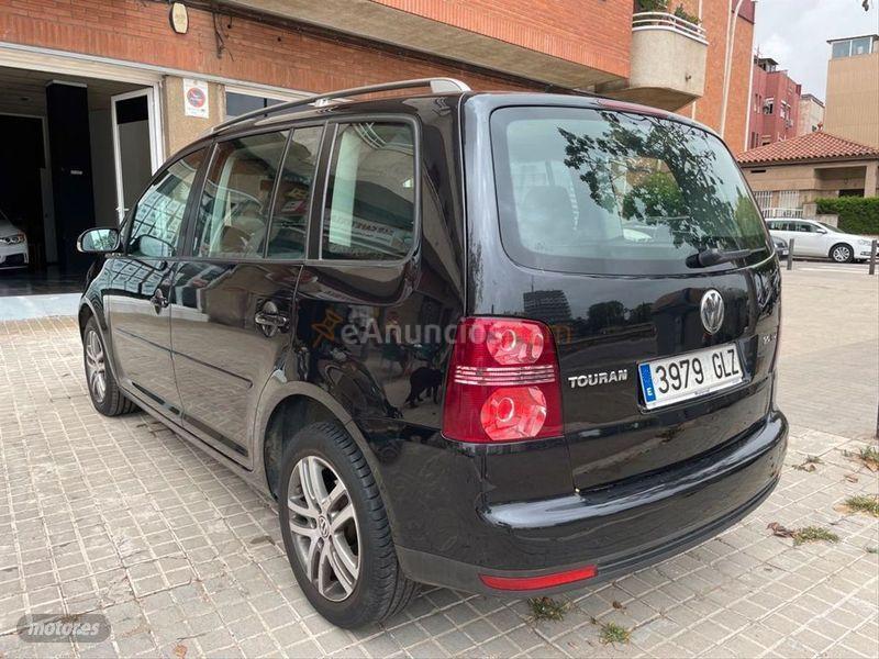 Volkswagen Touran 2.0 TDI 140cv Highline de 2009 con 260.000 Km por 5.900 EUR. en Barcelona