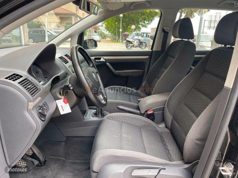 Volkswagen Touran 2.0 TDI 140cv Highline de 2009 con 260.000 Km por 5.900 EUR. en Barcelona