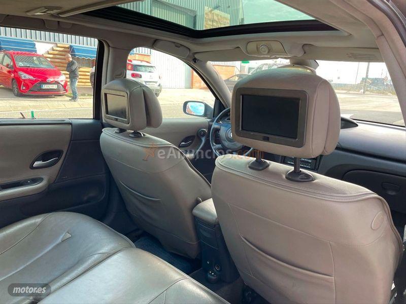 Renault Laguna GRAND TOUR INITIALE 2.2dCi de 2005 con 200.000 Km por 1.600 EUR. en Barcelona