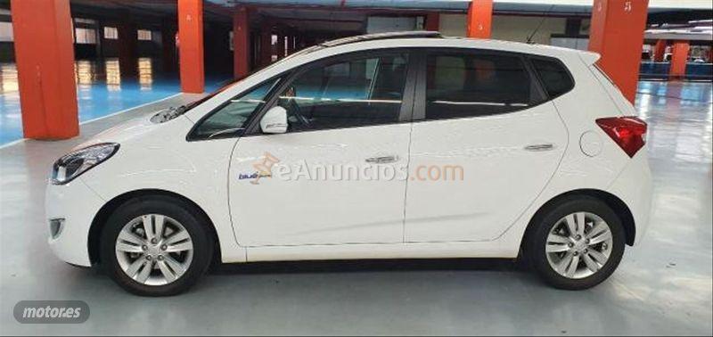 Hyundai iX20 1.6 CRDi 115 CV BlueDrive Tecno de 2015 con 40.000 Km por 12.500 EUR. en Barcelona