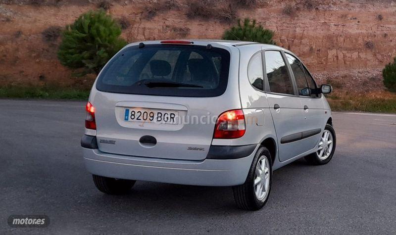 Renault Megane SCENIC PRIVILEGE 1.6 16V de 2001 con 201.003 Km por 1.750 EUR. en Madrid
