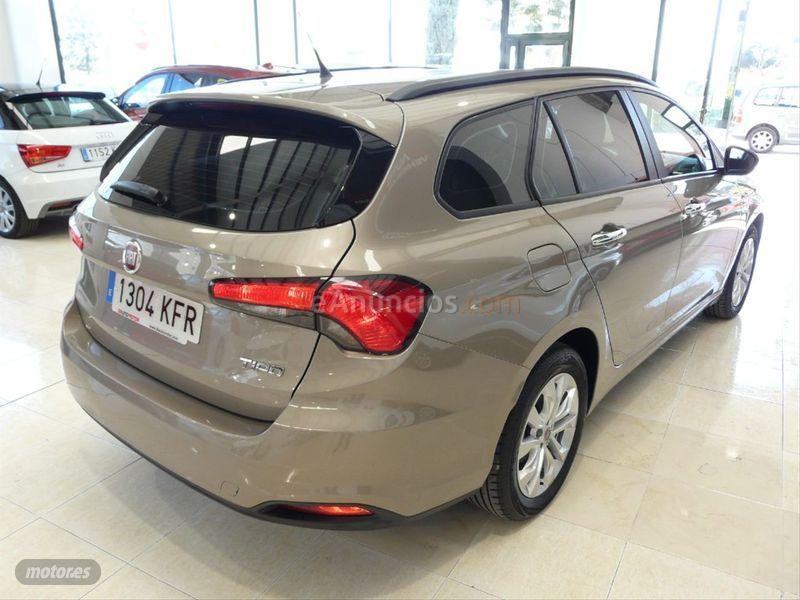 Fiat Tipo 1.4 16v Lounge 70kW 95CV gasolina SW de 2017 con 32.000 Km por 11.899 EUR. en Malaga