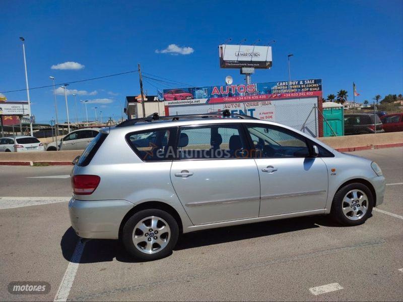 Toyota Avensis 2.0 D4D Luna 7 plazas de 2003 con 202.000 Km por 3.950 EUR. en Alicante