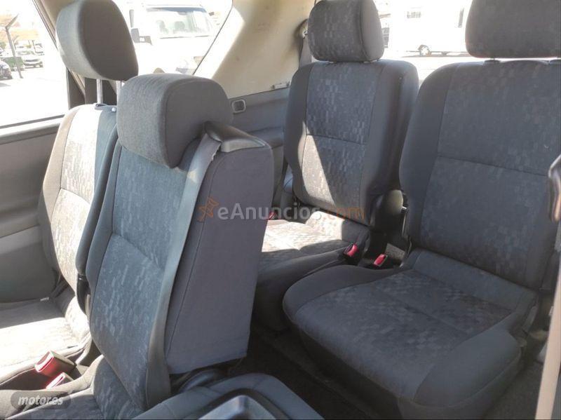 Toyota Avensis 2.0 D4D Luna 7 plazas de 2003 con 202.000 Km por 3.950 EUR. en Alicante