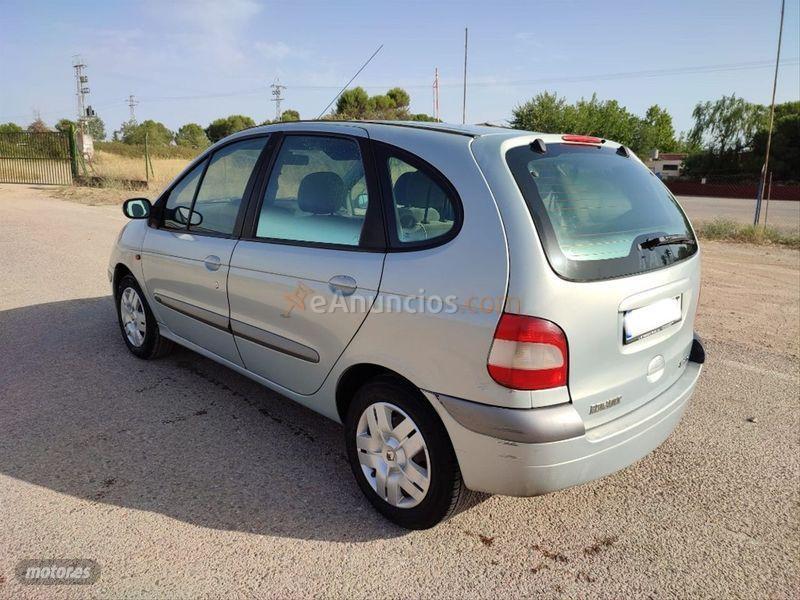 Renault Megane BREAK AUTHENTIQUE 1.9dCi de 2002 con 430.000 Km por 1.500 EUR. en Badajoz