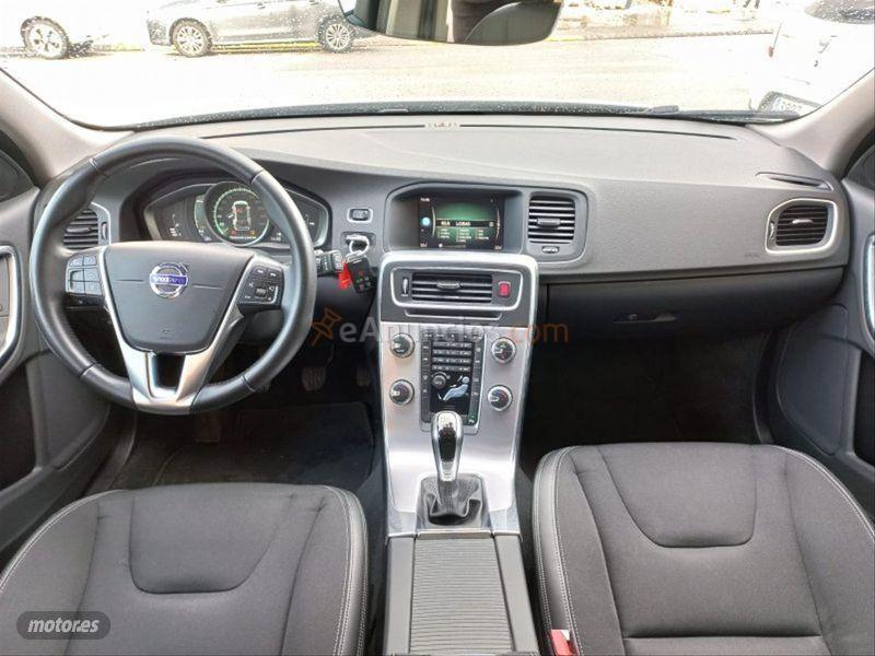 Volvo V 60 2.0 D3 Momentum de 2017 con 76.637 Km por 21.500 EUR. en Barcelona