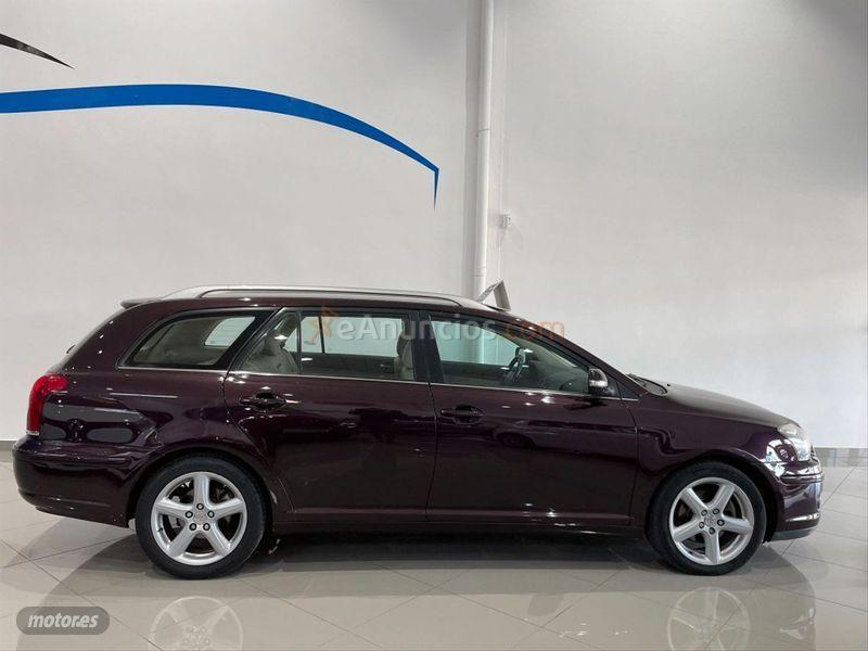 Toyota Avensis 2.2 D4D Executive Wagon de 2007 con 221.000 Km por 5.900 EUR. en Sevilla