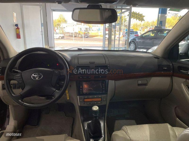 Toyota Avensis 2.2 D4D Executive Wagon de 2007 con 221.000 Km por 5.900 EUR. en Sevilla