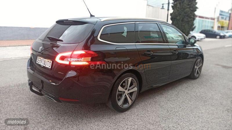 Peugeot 308 SW GT Line 1.2 PureTech 96KW 130CV Aut de 2019 con 32.000 Km por 18.500 EUR. en Malaga