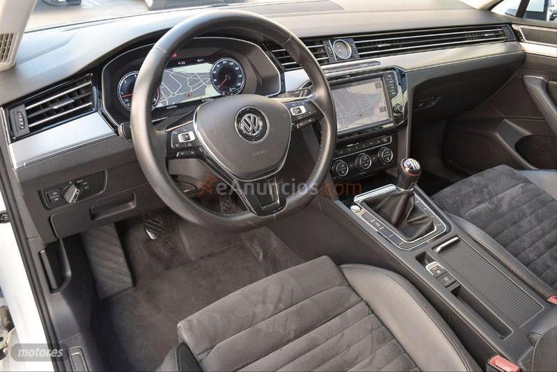 Volkswagen Passat Variant Sport 2.0 TDI 150CV BMT de 2015 con 157.800 Km por 18.900 EUR. en Madrid