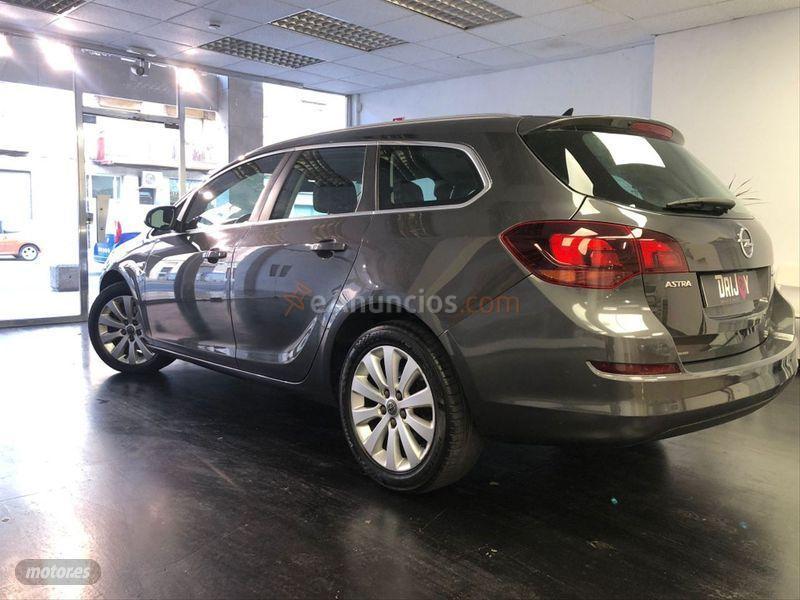 Opel Astra 1.7 CDTi 125 CV Selective ST de 2011 con 240.000 Km por 4.500 EUR. en Barcelona