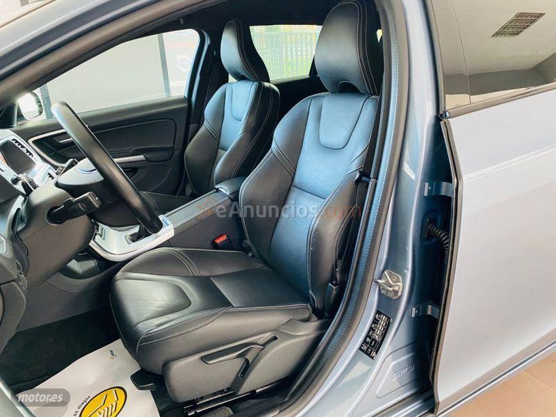 Volvo V 60 2.0 D4 Momentum de 2018 con 41.800 Km por 23.400 EUR. en Madrid