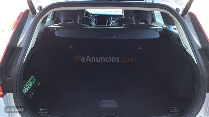 Volvo V 60 2.0 B4 D Momentum Pro Auto de 2021 con 17.500 Km por 36.900 EUR. en Salamanca