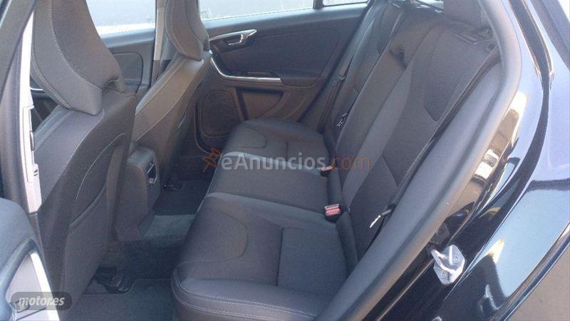 Volvo V 60 2.0 D4 Momentum de 2014 con 120.000 Km por 18.700 EUR. en Granada