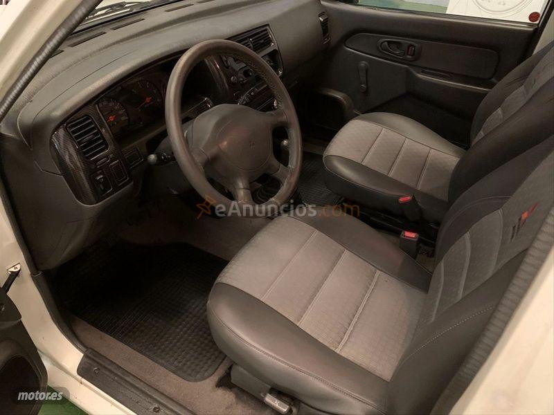 Mitsubishi L 200 Cabina Simple 4X2 GL de 2004 con 289.525 Km por 5.999 EUR. en Sevilla