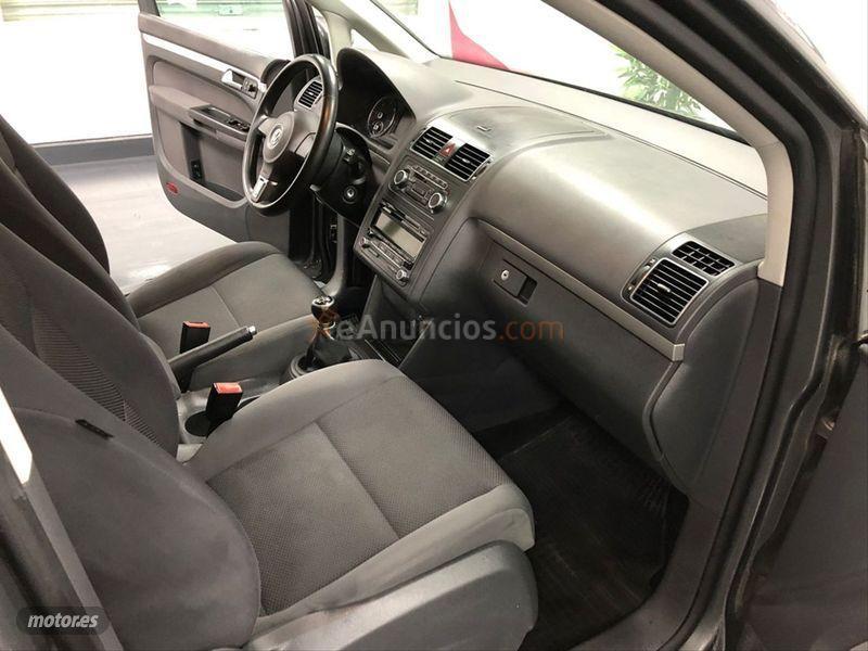 Volkswagen Touran 1.6 TDI 105cv Advance de 2012 con 132.567 Km por 9.999 EUR. en Sevilla