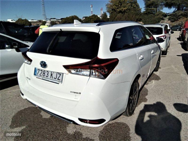 Toyota Auris 1.8 140H Feel Touring Sports de 2018 con 129.000 Km por 15.990 EUR. en Madrid