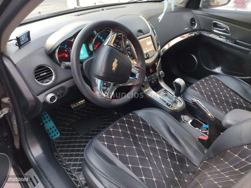 Chevrolet Cruze 2.0 VCDi LTZ Auto de 2014 con 220.000 Km por 6.300 EUR. en Madrid