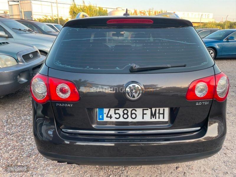 Volkswagen Passat Variant 2.0 TDI 140cv Highline de 2007 con 352.000 Km por 3.600 EUR. en Sevilla
