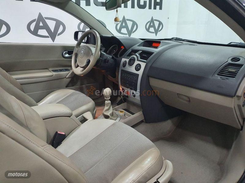 Renault Megane Coupecabr. Luxe Priv. 2.0T 16v 165CV de 2005 con 87.000 Km por 4.500 EUR. en Valencia