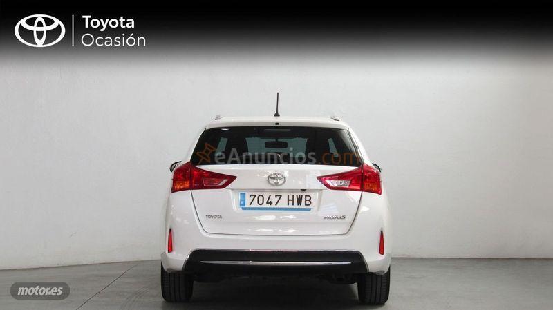 Toyota Auris 130 Active Touring Sports de 2014 con 111.587 Km por 11.990 EUR. en Palencia