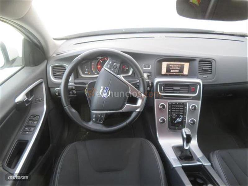 Volvo V 60 2.0 D3 Momentum de 2017 con 115.061 Km por 16.990 EUR. en Barcelona