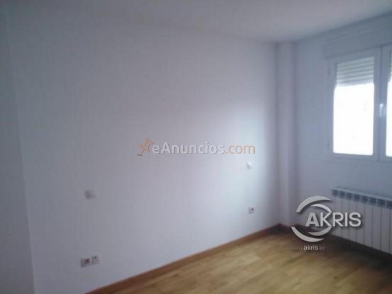 Piso de 2 dormitorios con patio , en Azucaica