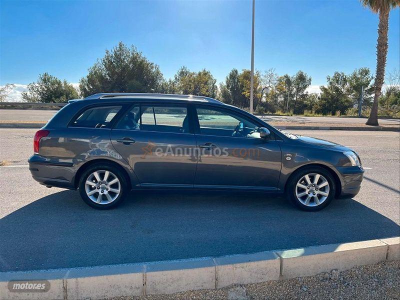 Toyota Avensis 2.2 D4D Clean Power Executive de 2005 con 155.000 Km por 4.995 EUR. en Alicante