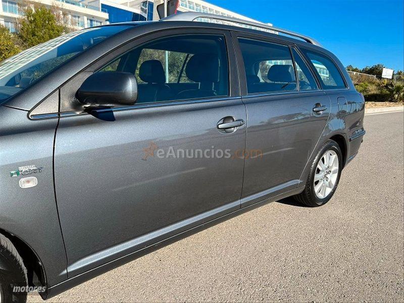 Toyota Avensis 2.2 D4D Clean Power Executive de 2005 con 155.000 Km por 4.995 EUR. en Alicante