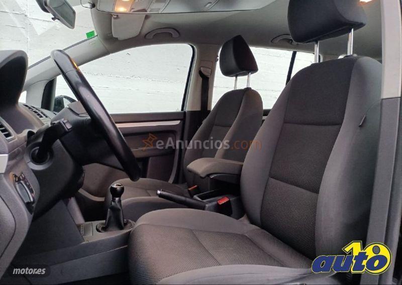 Volkswagen Touran 1.6 TDI 105cv Advance de 2011 con 130.000 Km por 13.287 EUR. en Cantabria