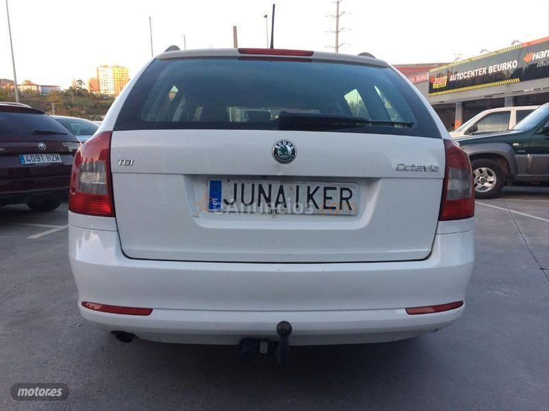 Skoda Octavia Combi 1.6 TDI CR 105cv Ambition de 2013 con 258.000 Km por 6.490 EUR. en Vizcaya