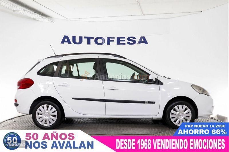 Renault Clio Grand Tour Authentique 1.5dCi 85cv eco2 de 2010 con 124.180 Km por 5.350 EUR. en Madrid