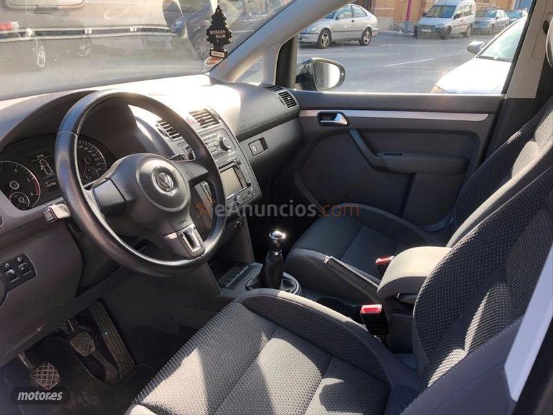 Volkswagen Touran 1.6 TDI 105cv Advance de 2013 con 120.000 Km por 14.999 EUR. en Malaga