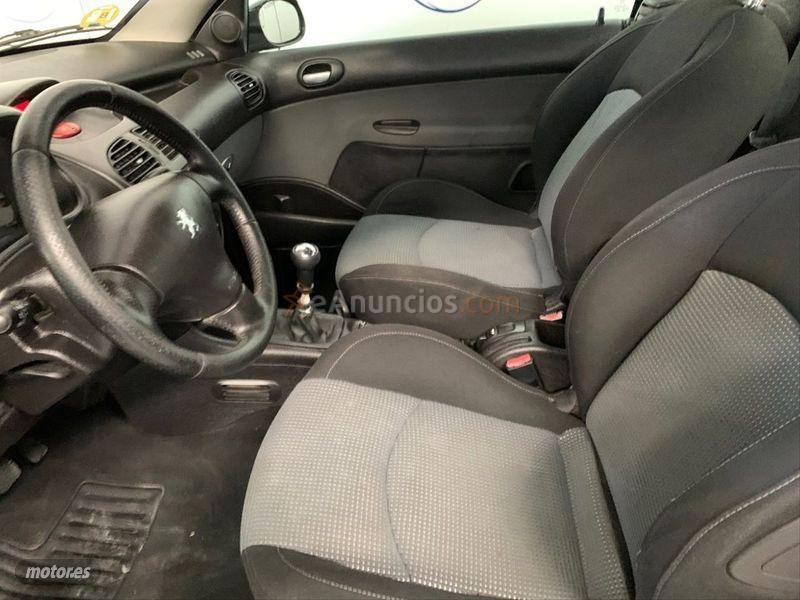 Peugeot 206 CC 1.6 de 2005 con 130.001 Km por 2.950 EUR. en Sevilla