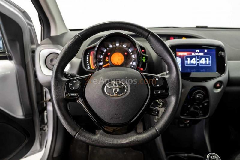 Toyota Aygo 1.0 70 x-play
