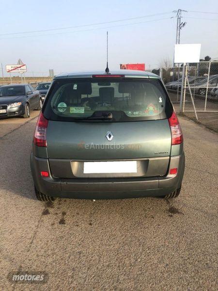 Renault Scenic CONFORT AUTHENTIQUE 1.6 16V de 2004 con 438.000 Km por 2.000 EUR. en Badajoz