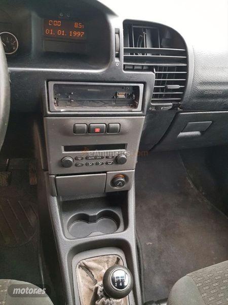 Opel Zafira 2.0 Dti 16v Club de 2003 con 242.000 Km por 1.500 EUR. en La Coruna