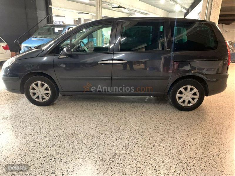 Peugeot 807 ST 2.0 HDI de 2003 con 230.000 Km por 3.900 EUR. en Barcelona