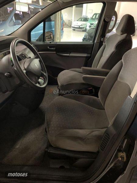 Peugeot 807 ST 2.0 HDI de 2003 con 230.000 Km por 3.900 EUR. en Barcelona