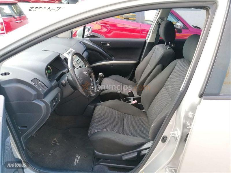 Toyota Corolla Verso 2.2 D4D 136cv Sol de 2006 con 115.000 Km por 5.600 EUR. en Salamanca