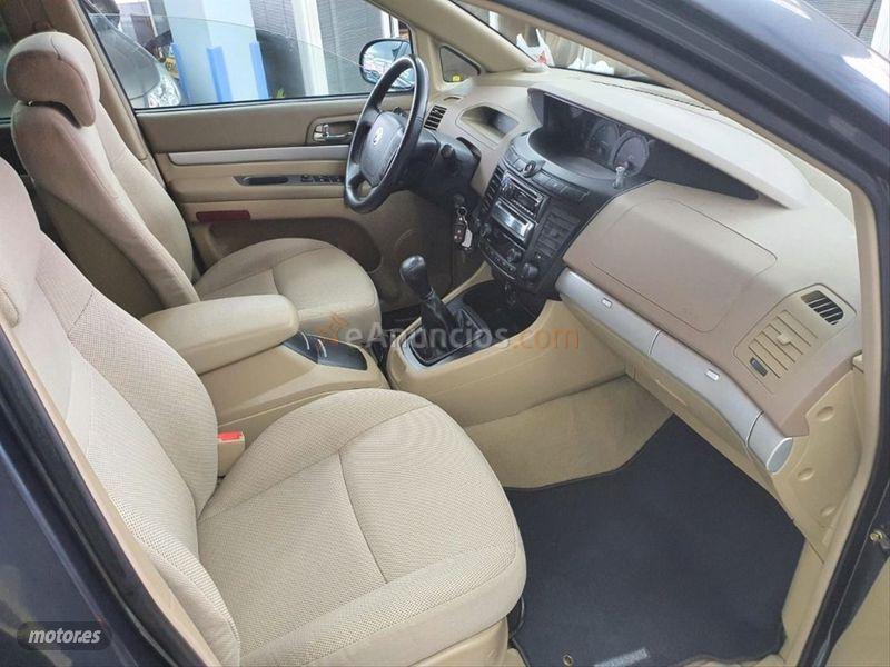 Ssangyong Rodius 270Xdi de 2006 con 80.000 Km por 8.500 EUR. en Salamanca