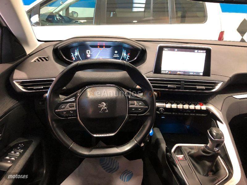 Peugeot 5008 Allure 1.6 BlueHDi 88KW 120CV de 2017 con 218.000 Km por 16.999 EUR. en Salamanca