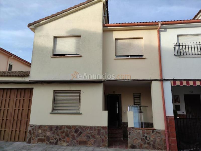 CHALET ADOSADO EN AJOFRIN