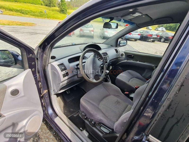 Hyundai Matrix 1.5 CRDi 16v GLS de 2005 con 357.000 Km por 2.200 EUR. en La Coruna