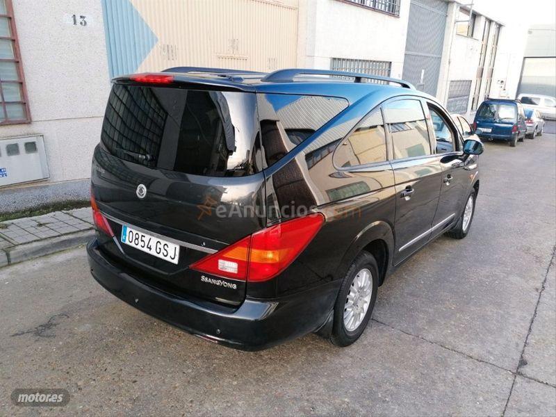 Ssangyong Rodius 270Xdi de 2009 con 110.000 Km por 6.900 EUR. en Salamanca