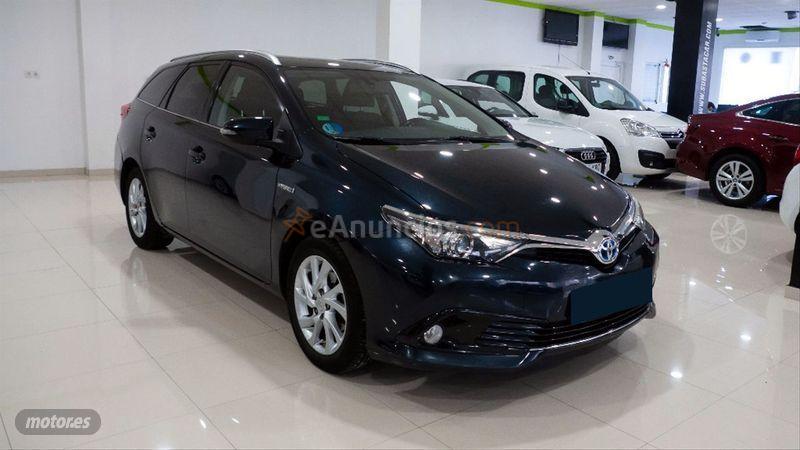 Toyota Auris 1.8 140H Active Touring Sports de 2016 con 165.998 Km por 10.500 EUR. en Almeria