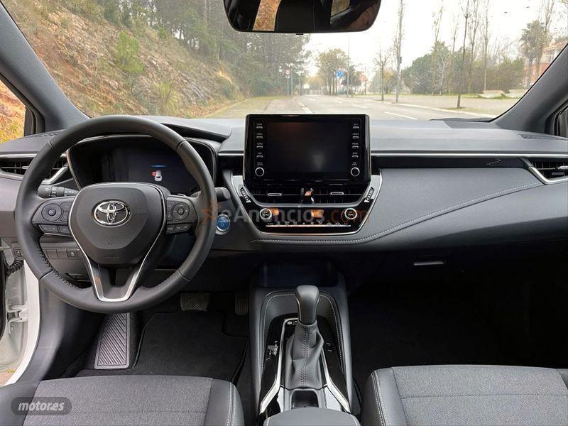 Toyota Corolla 2.0 180H STYLE ECVT TOURING SPORT de 2021 con 1.999 Km por 25.990 EUR. en Barcelona